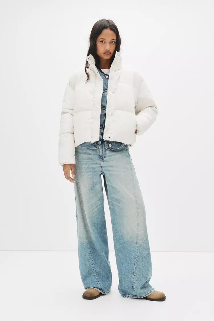 Vit kort vadderad jacka med hög krage