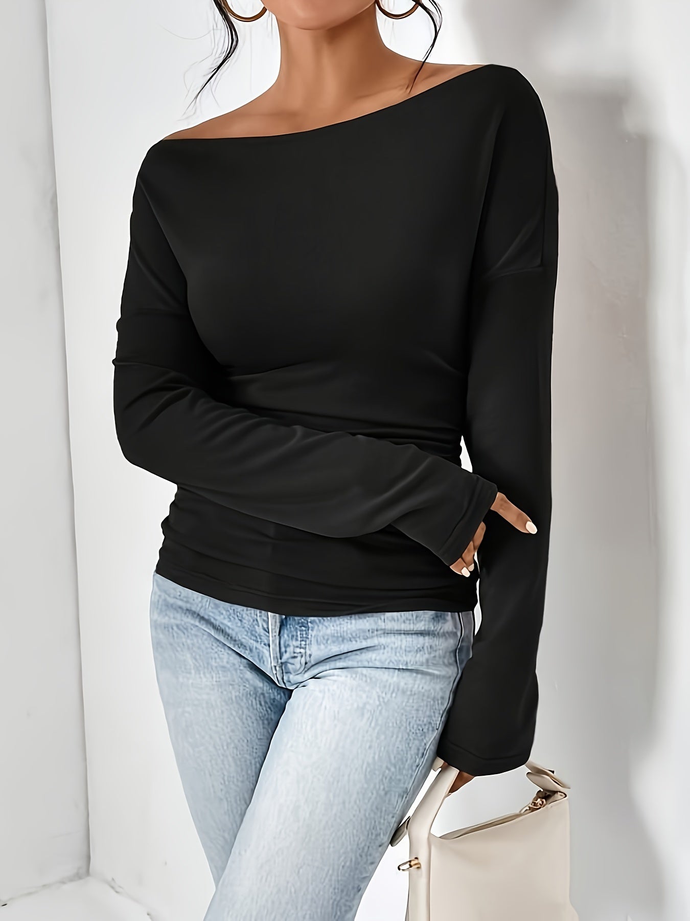 T-shirt med asymmetrisk halsringning