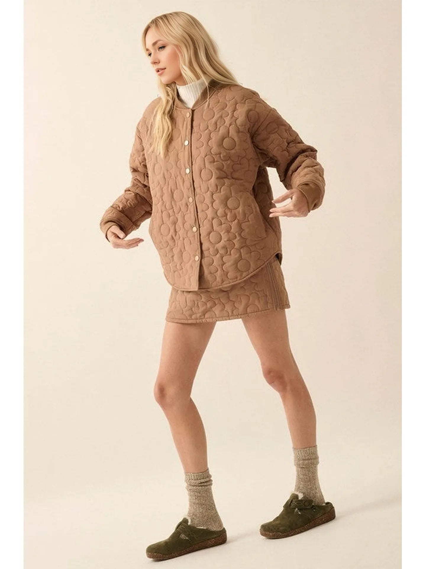 Beige quiltad blommig jacka