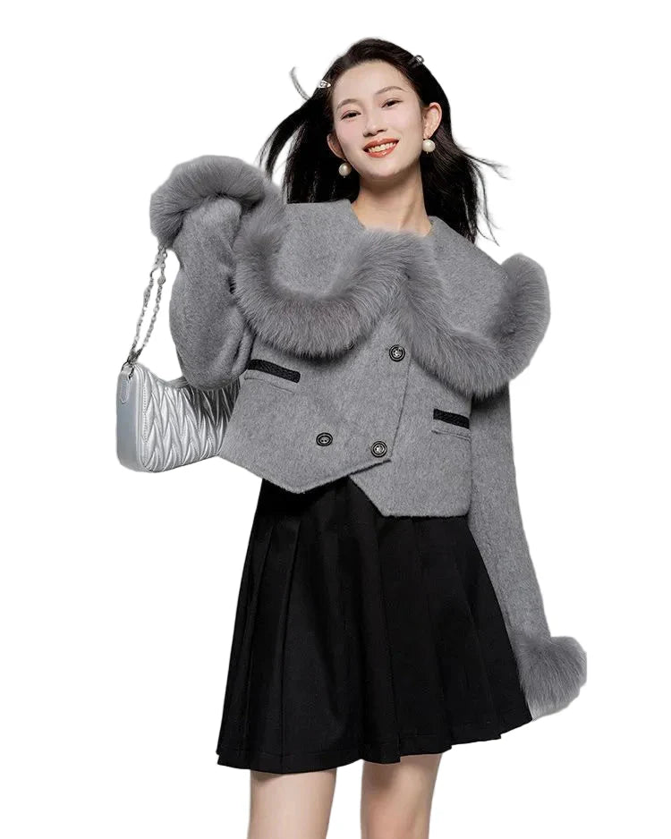 Kort dubbelknäppt jacka med fluffig kant