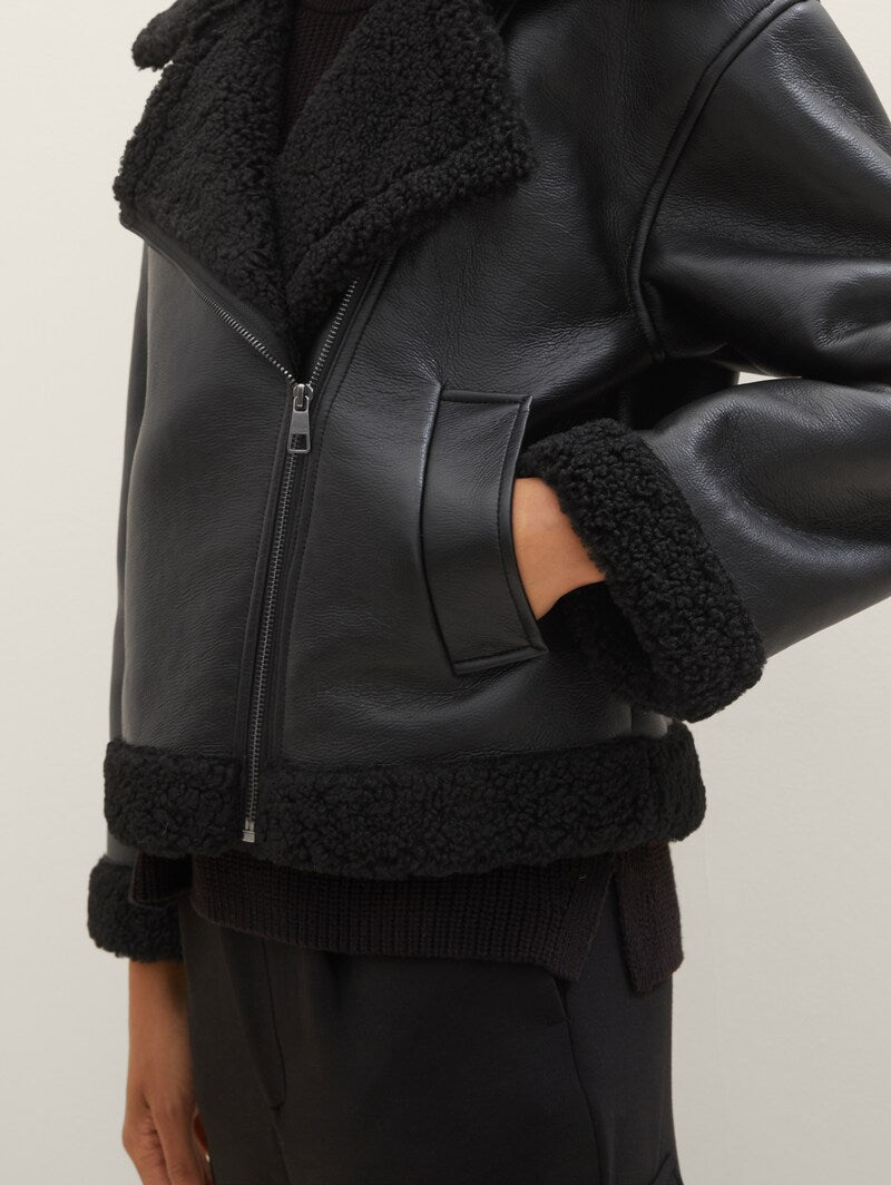 Asymmetrisk pilotjacka med mjuk kant