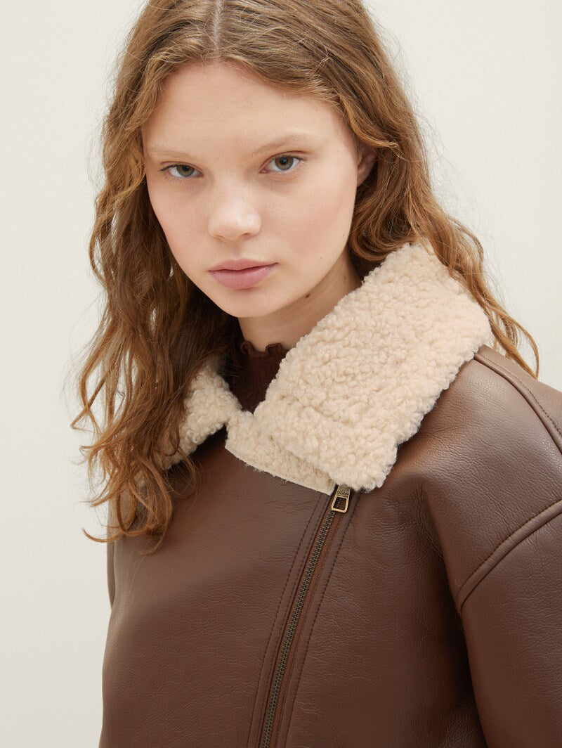 Asymmetrisk pilotjacka med mjuk kant