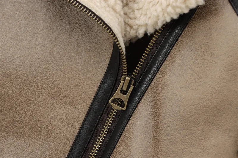 Beige jacka med mjuk krage & kontrastdetaljer