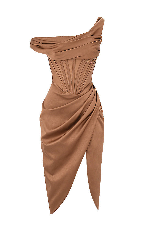 Asymmetrisk draperad miniklänning med en axel