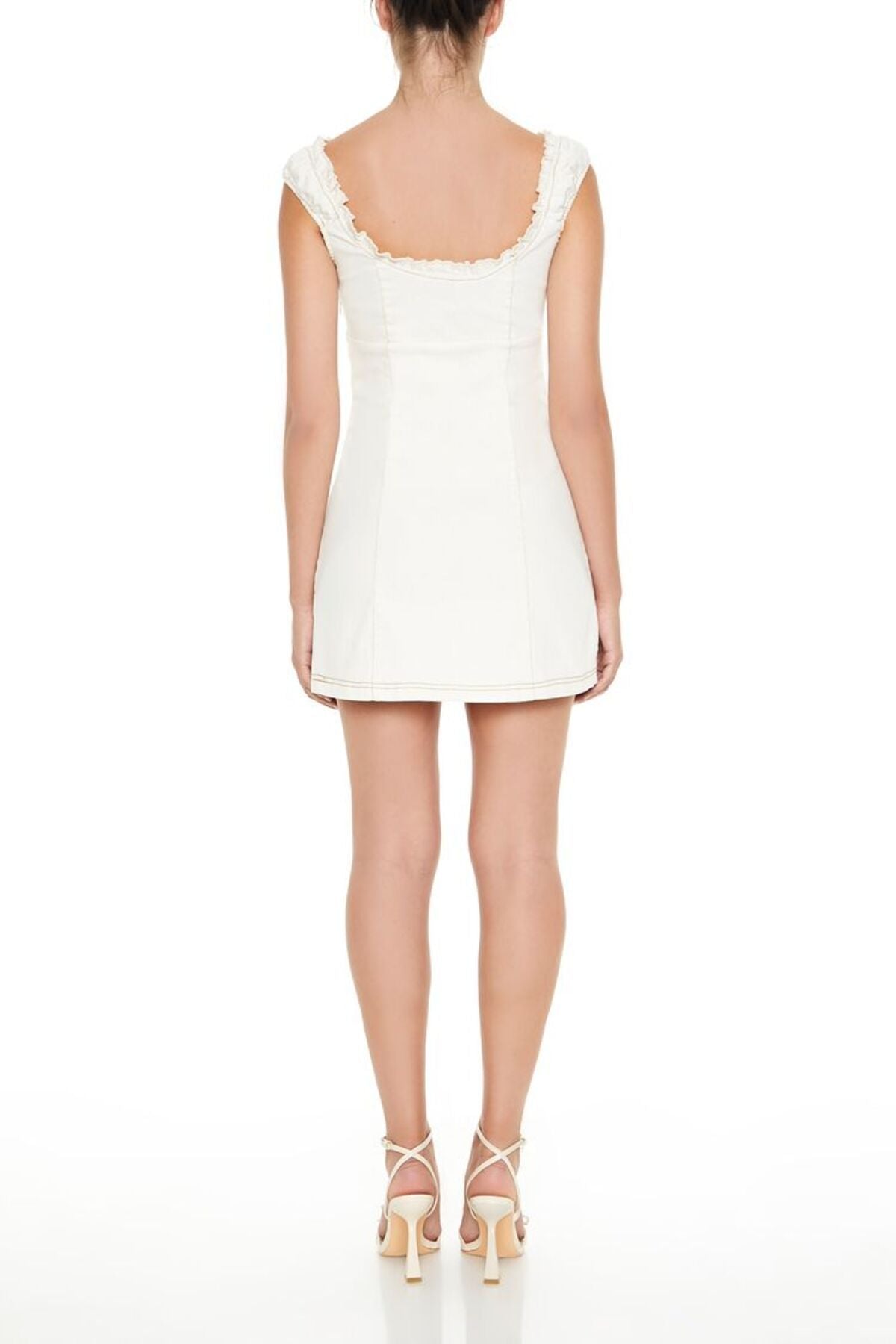 Vit miniklänning med volang och snörning