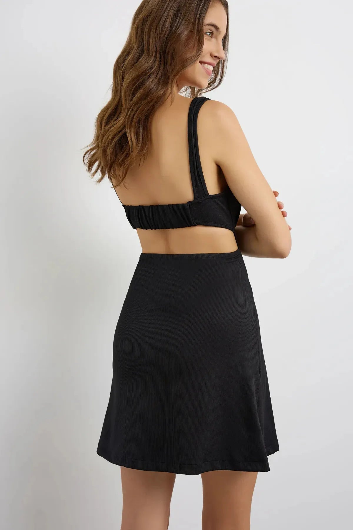 Kort klänning med fyrkantig halsringning