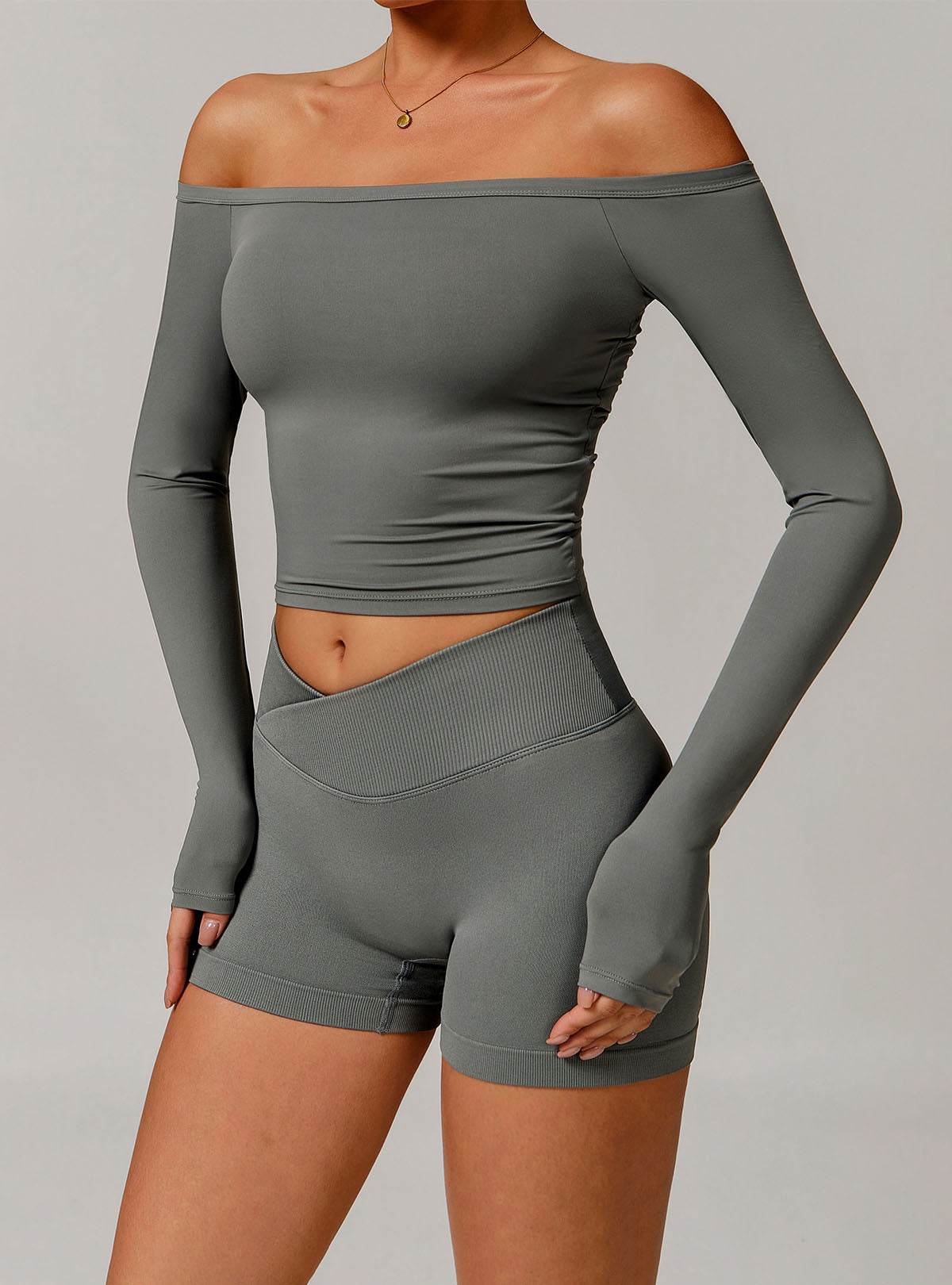 Off-shoulder sporttopp med långa ärmar