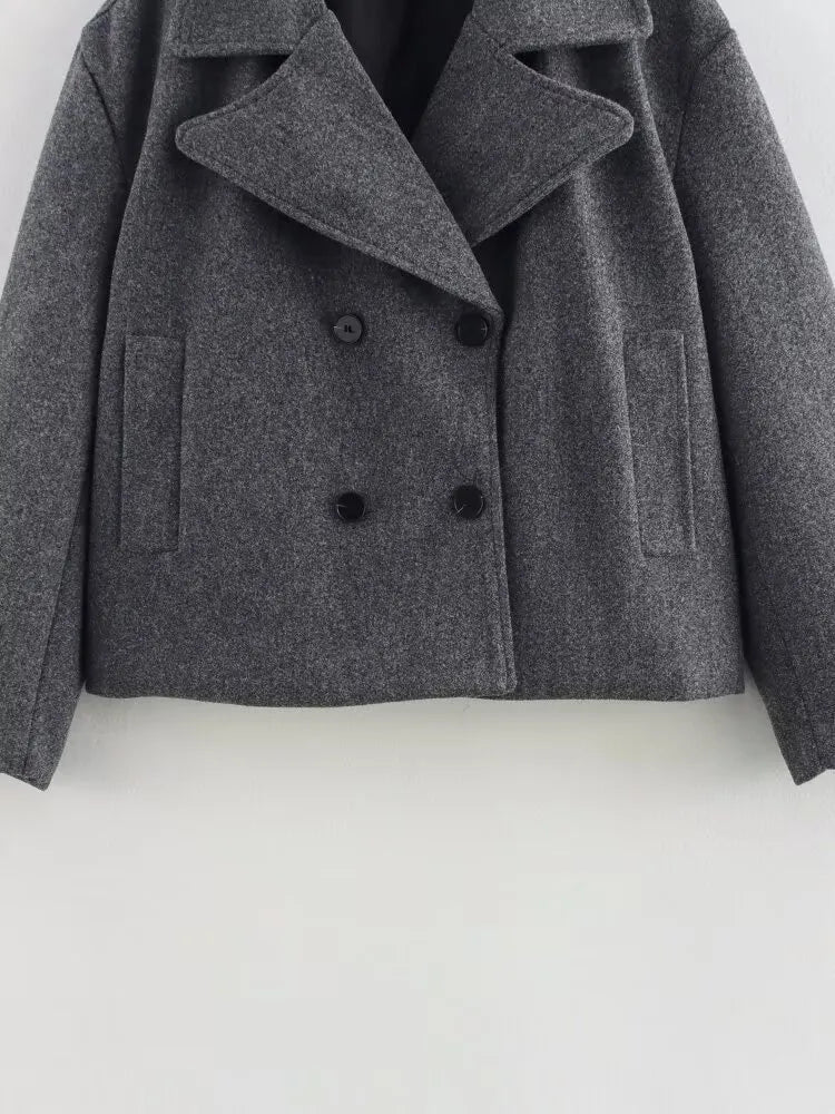 Grå kort dubbelknäppt jacka med breda slag
