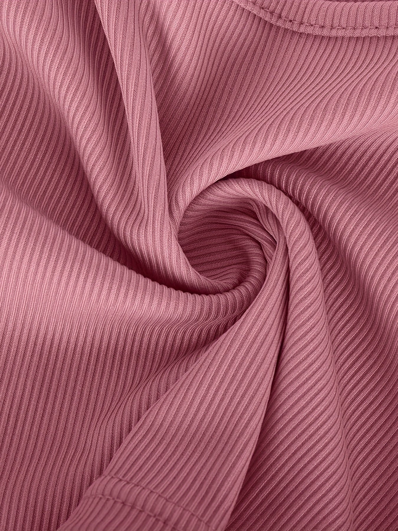 Crop top med utskärning och kjol med slits