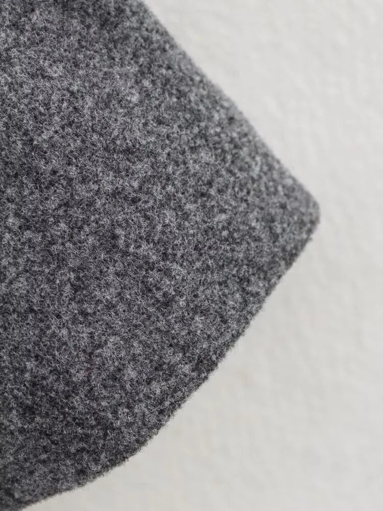 Grå kort dubbelknäppt jacka med breda slag