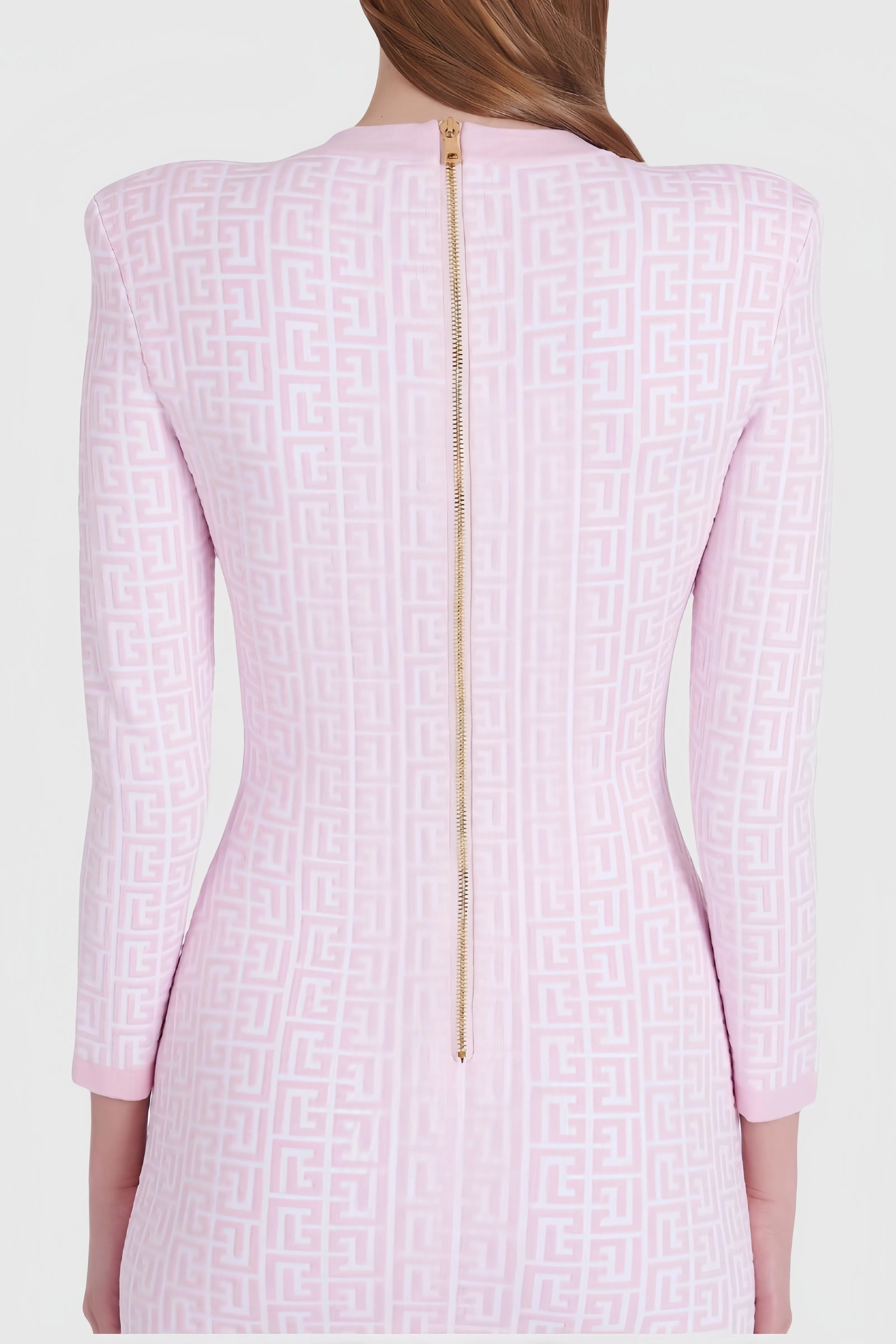Ljusrosa bodycon-klänning med grafiskt mönster