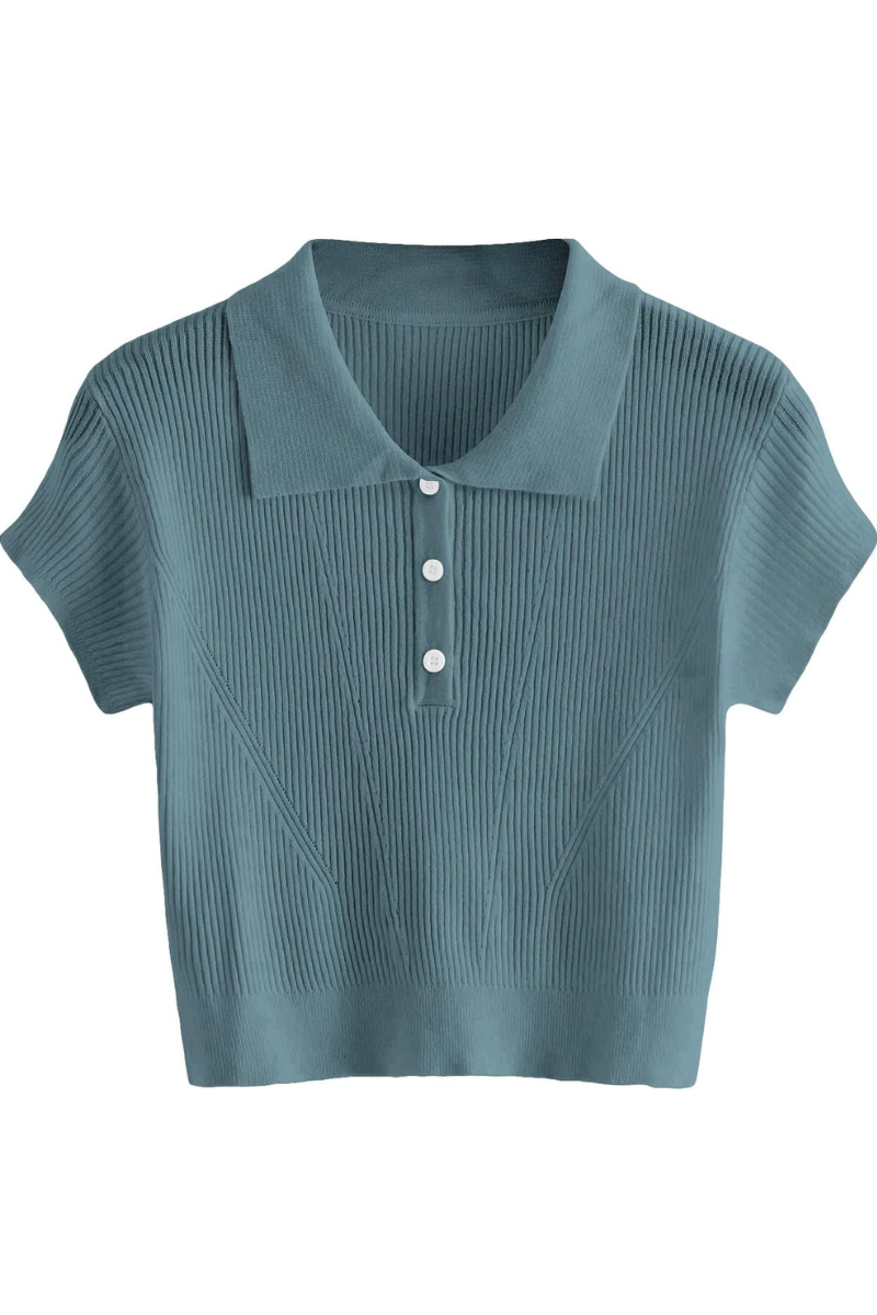 Stickad polotopp med kort ärm och knappar