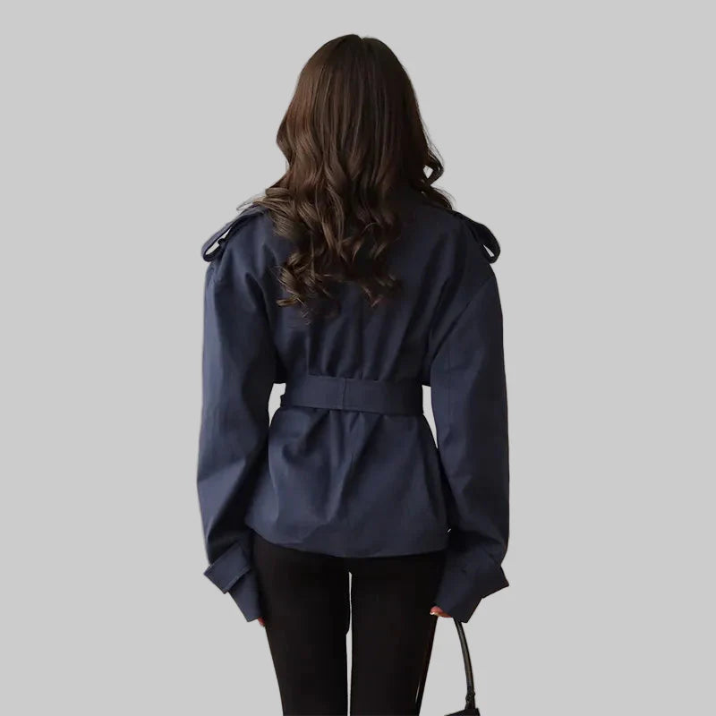 Omlottjacka med vida slag och knytskärp