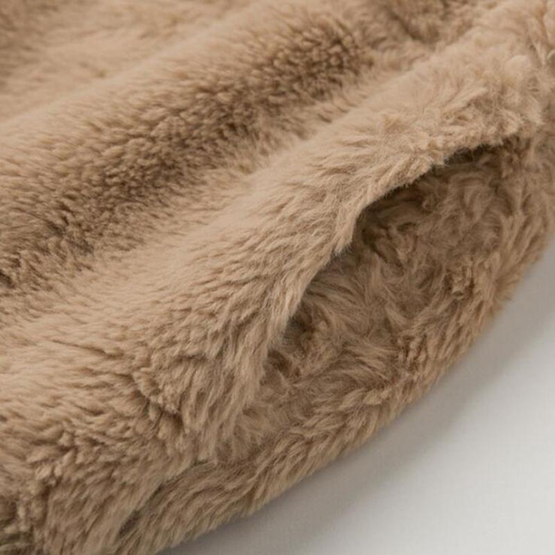 Lyxig kort pälsjacka med krage