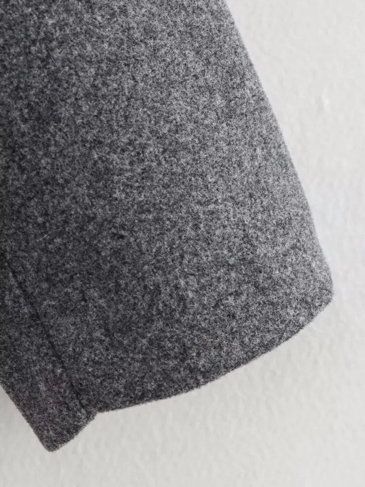 Grå kort dubbelknäppt jacka med breda slag