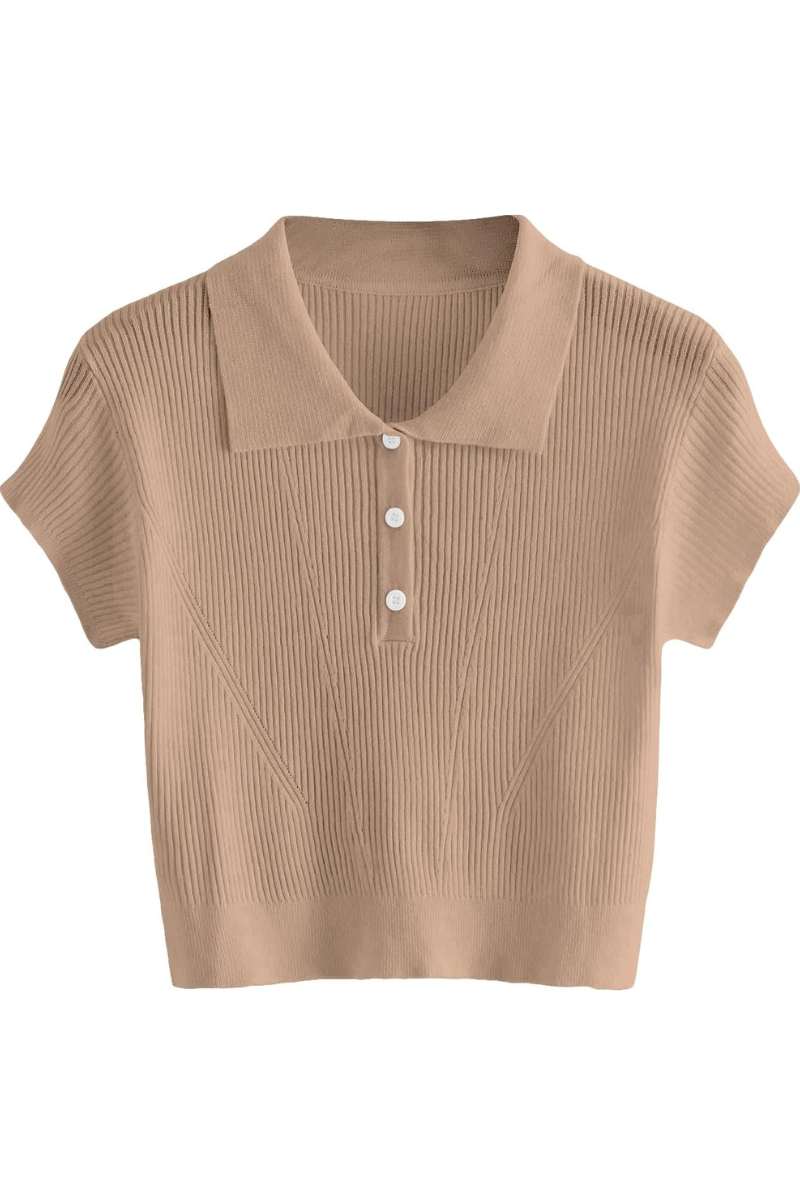 Stickad polotopp med kort ärm och knappar