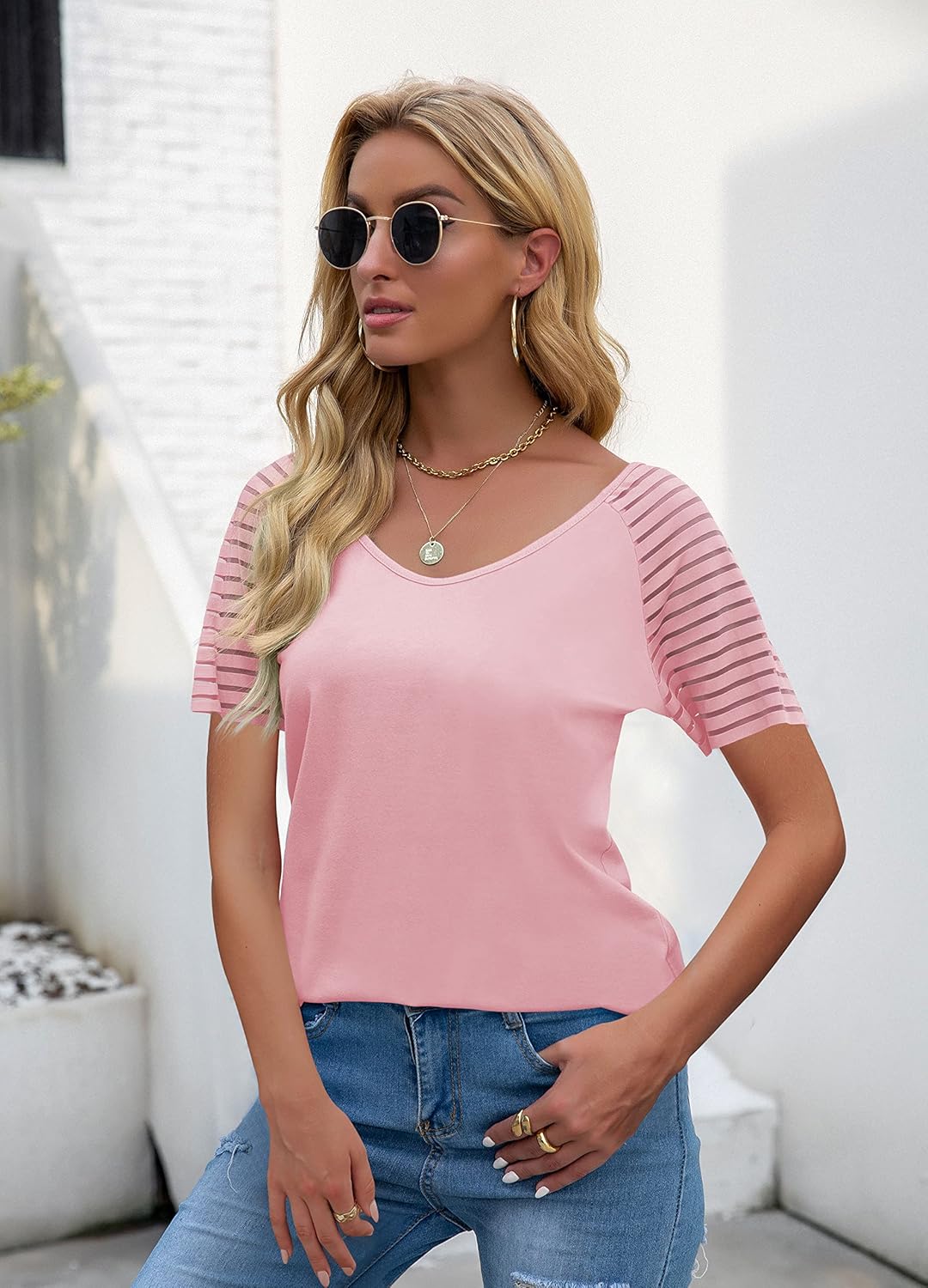 T-shirt med transparenta ränder på ärmarna