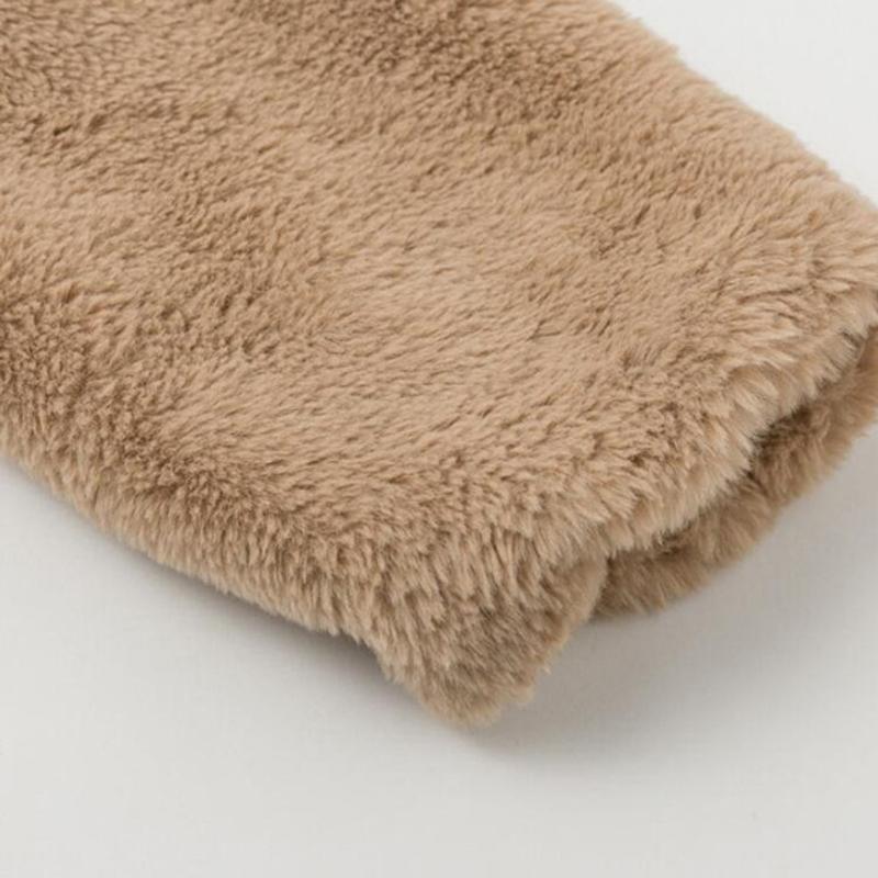 Lyxig kort pälsjacka med krage