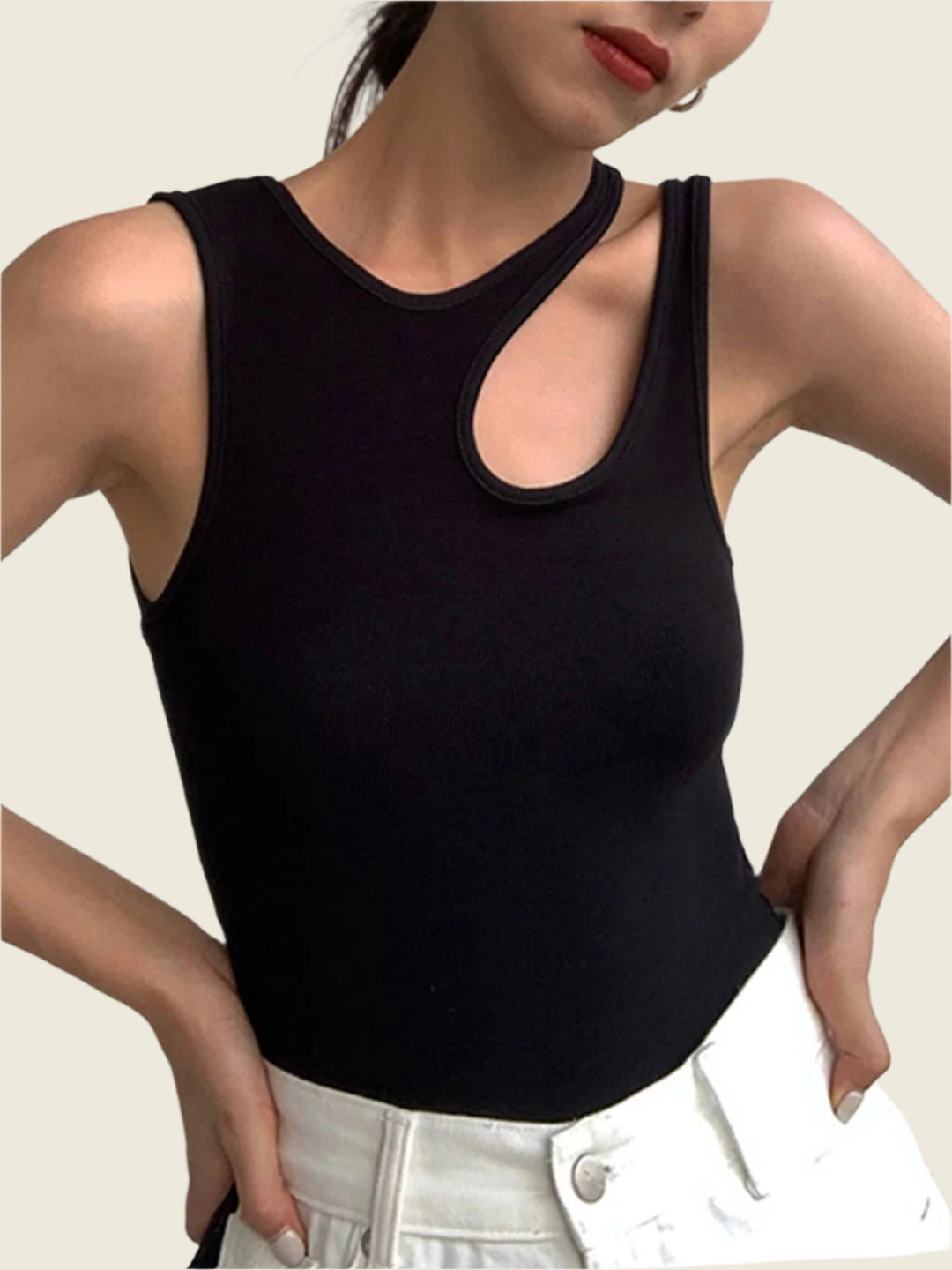 Asymmetrisk ribbad tanktopp med utskärning