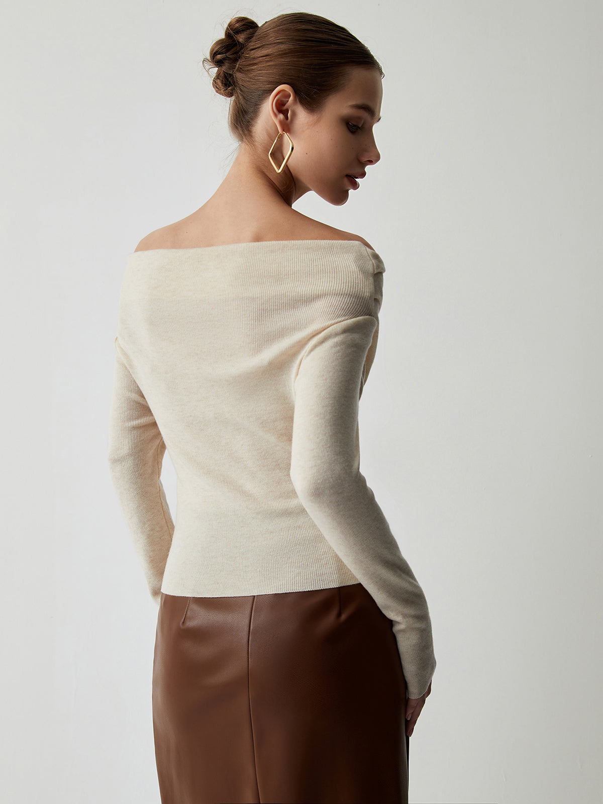 Draperad off-shoulder långärmad topp