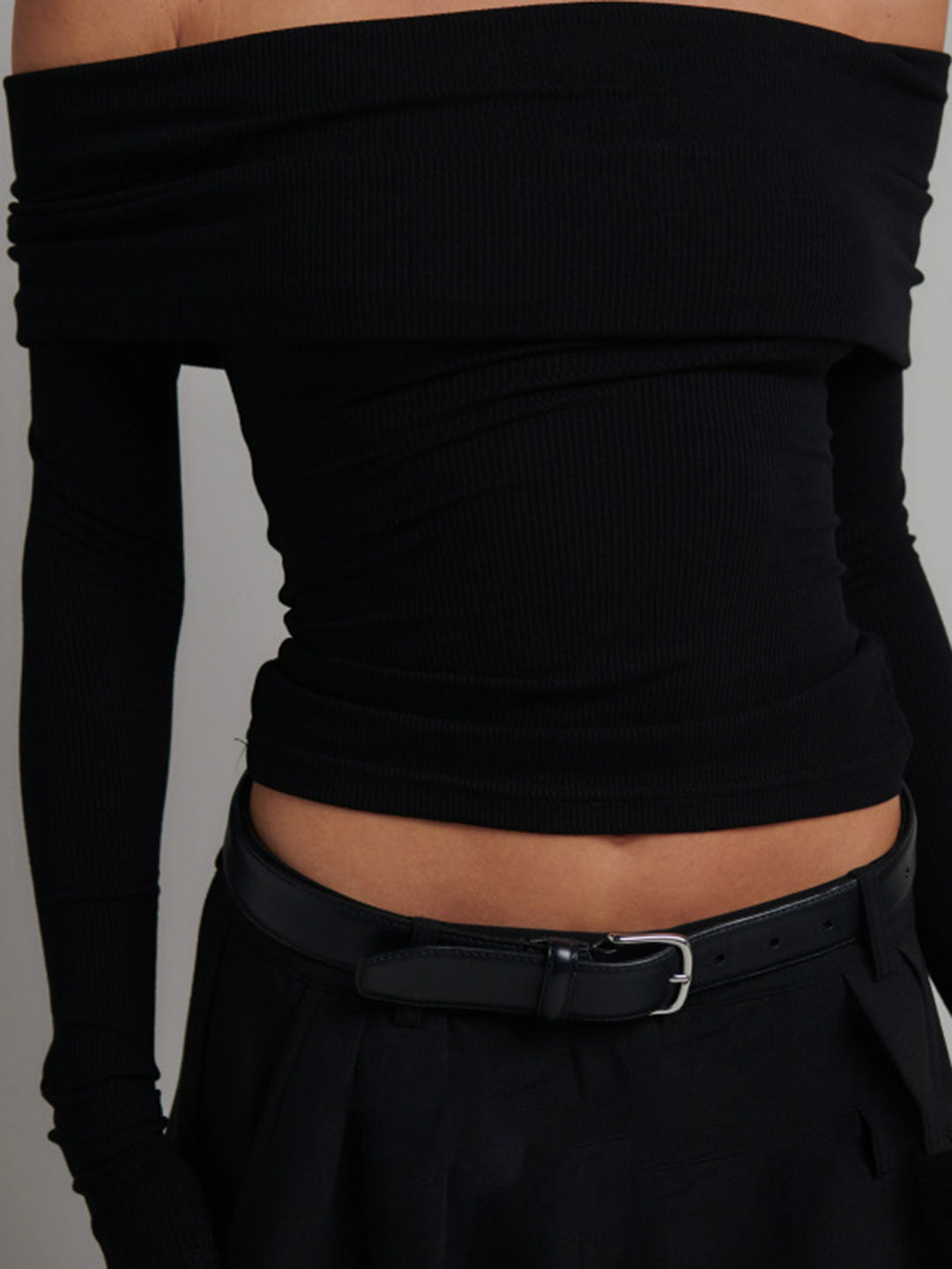 Off-Shoulder Ribbstickad Topp med Långa Ärmar