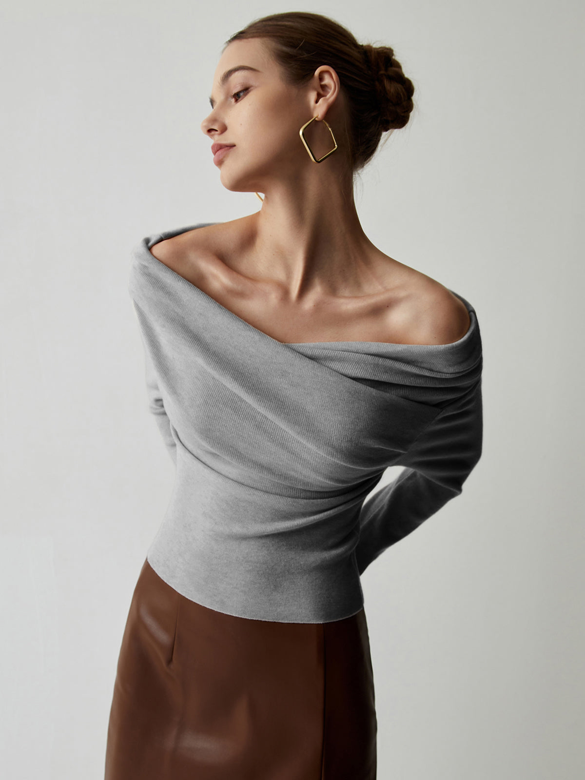 Draperad off-shoulder långärmad topp