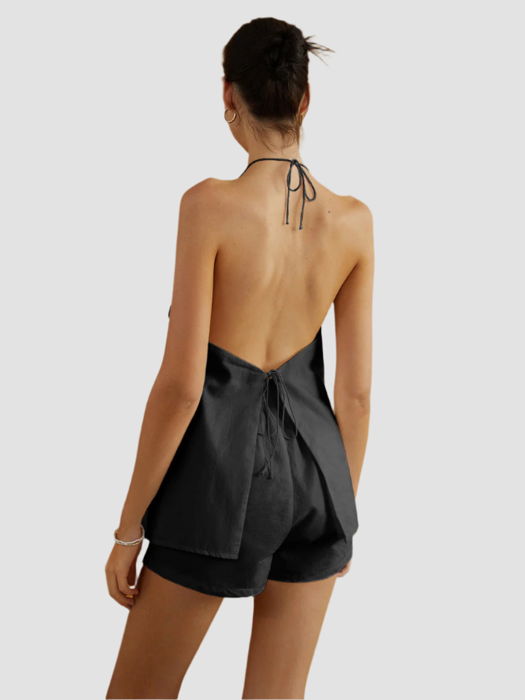 Halterneckset med topp och shorts