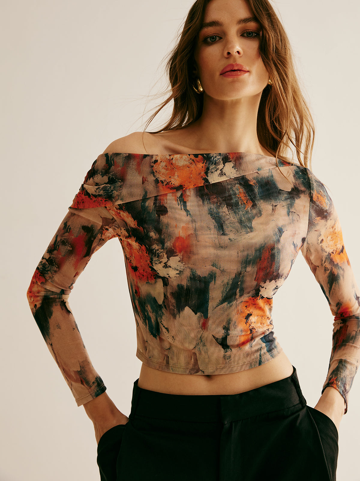 Abstrakt mönstrad mesh-topp med off shoulder