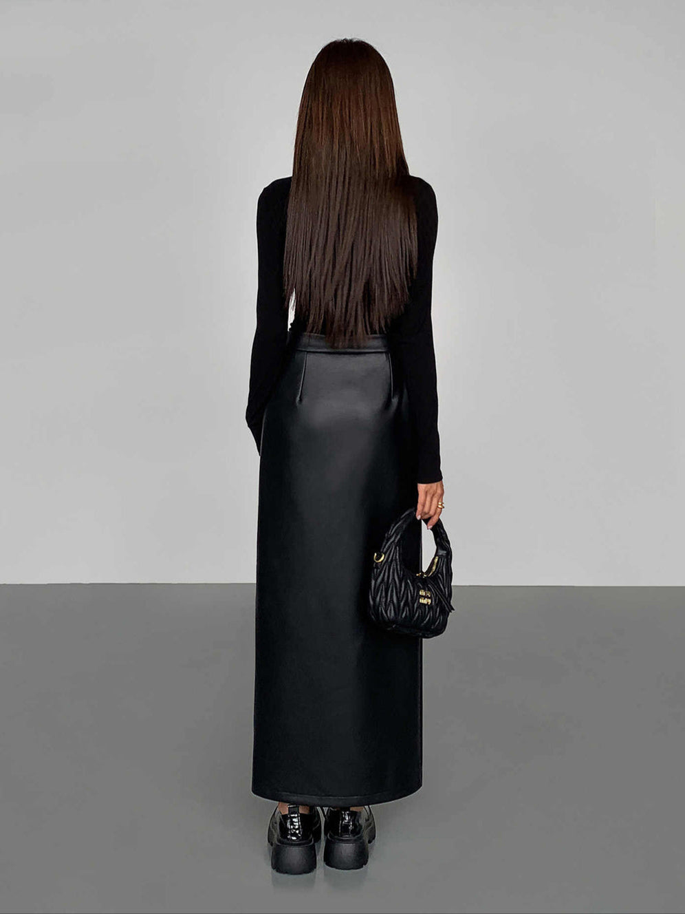 Lång läderkjol med slits