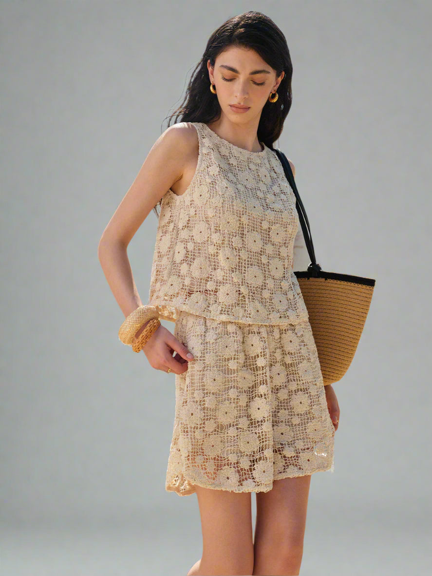 Beige blommig spetset