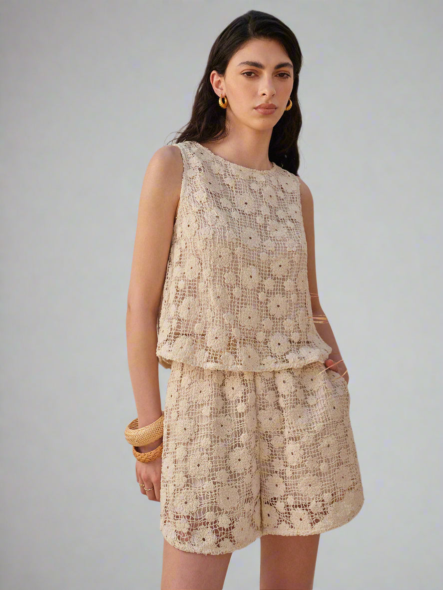 Beige blommig spetset