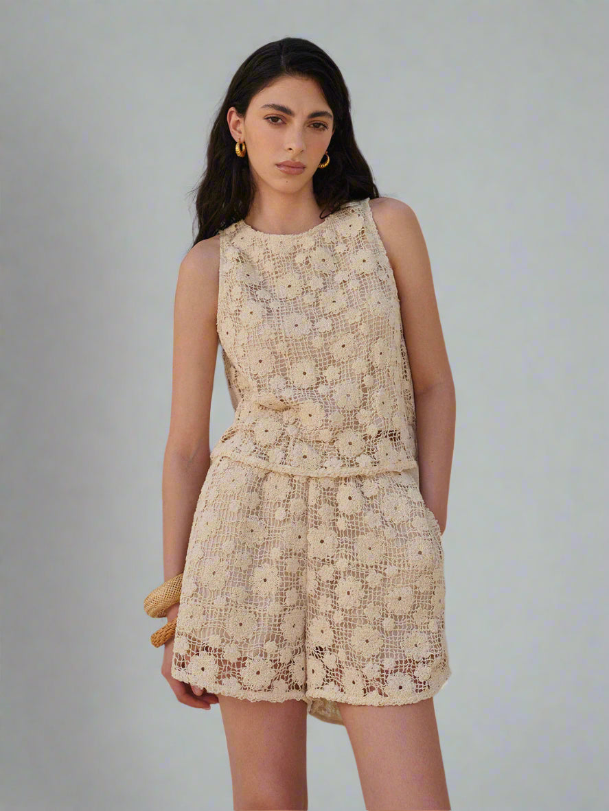Beige blommig spetset