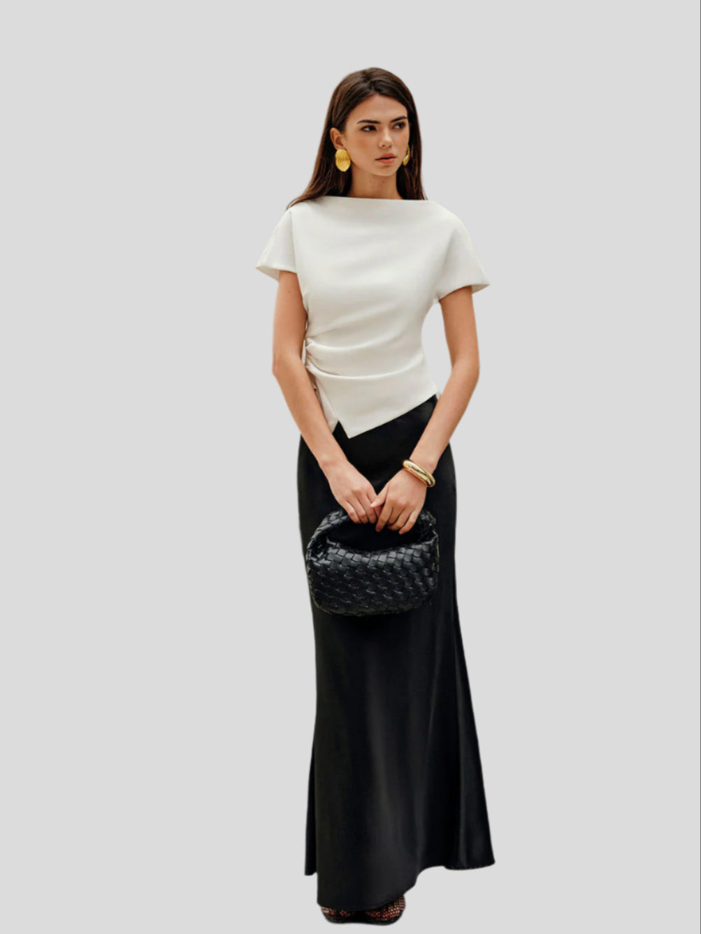 Draperad topp med asymmetrisk kant