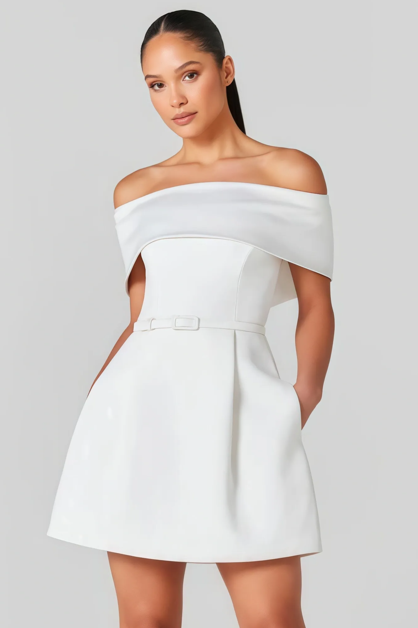 Vit off-shoulder miniklänning med bälte