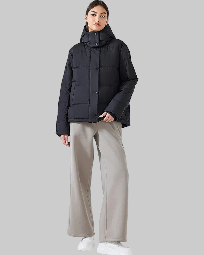 Kort pufferjacka med huva och hög krage