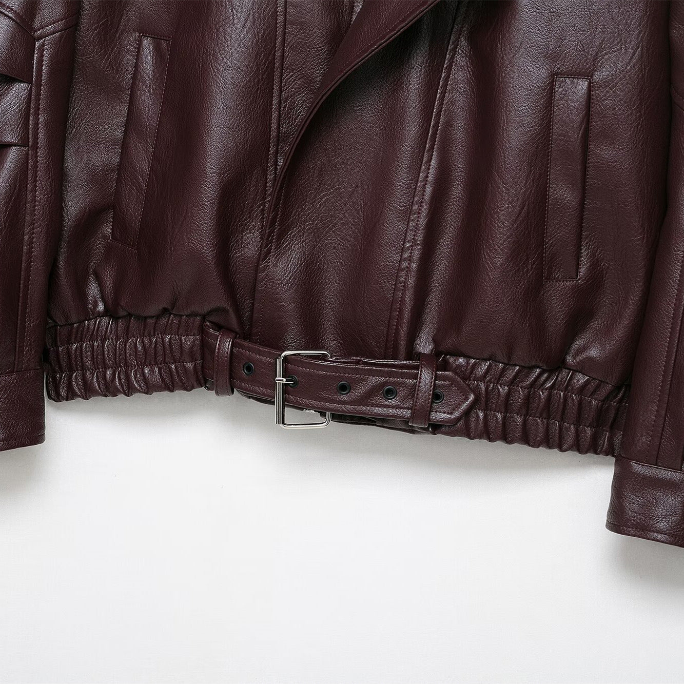 Vinröd bikerjacka med bälte och hög krage