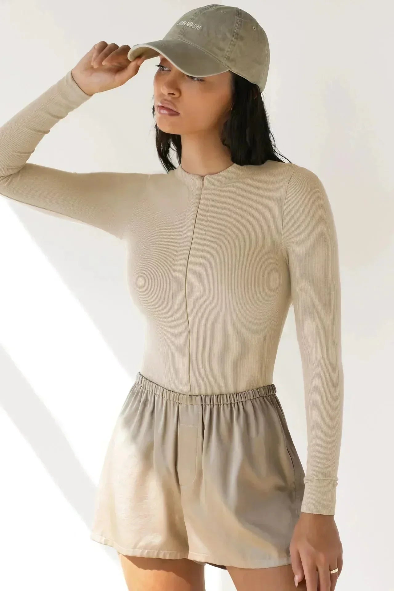 Bodysuit med dragkedja och långa ärmar