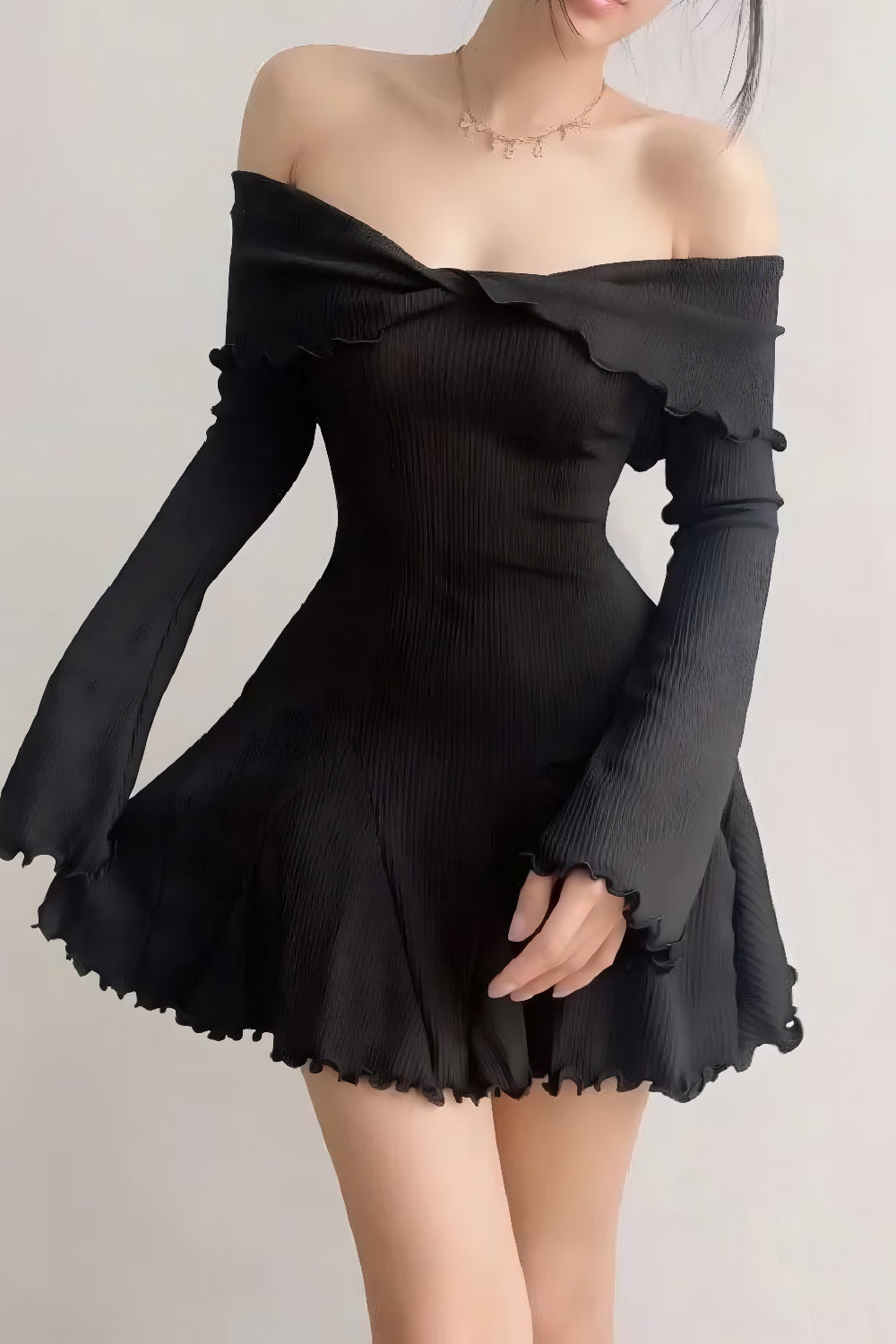 ELENA OFF-SHOULDER STICKAD KLÄNNING