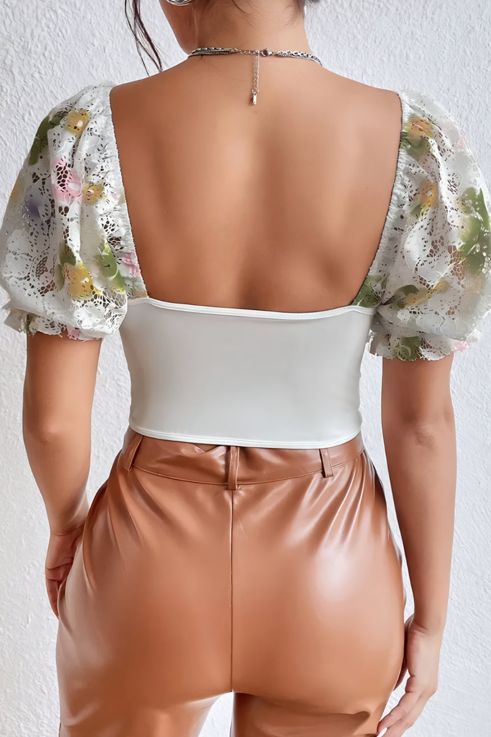 Spetsbystopp med Blommigt Broderi