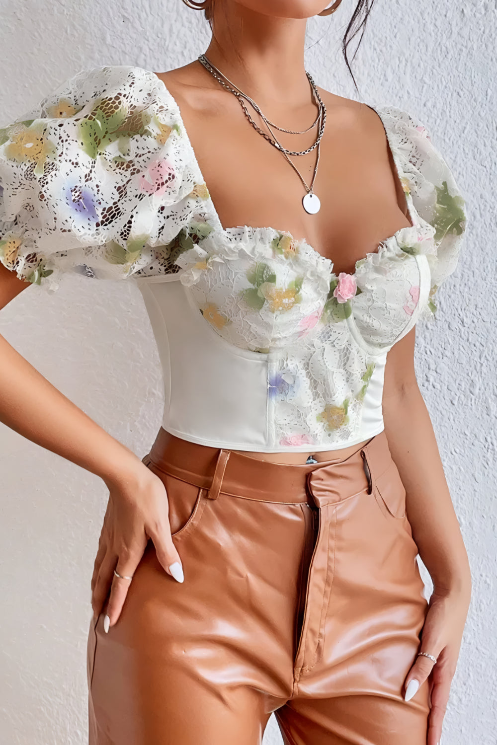 Spetsbystopp med Blommigt Broderi