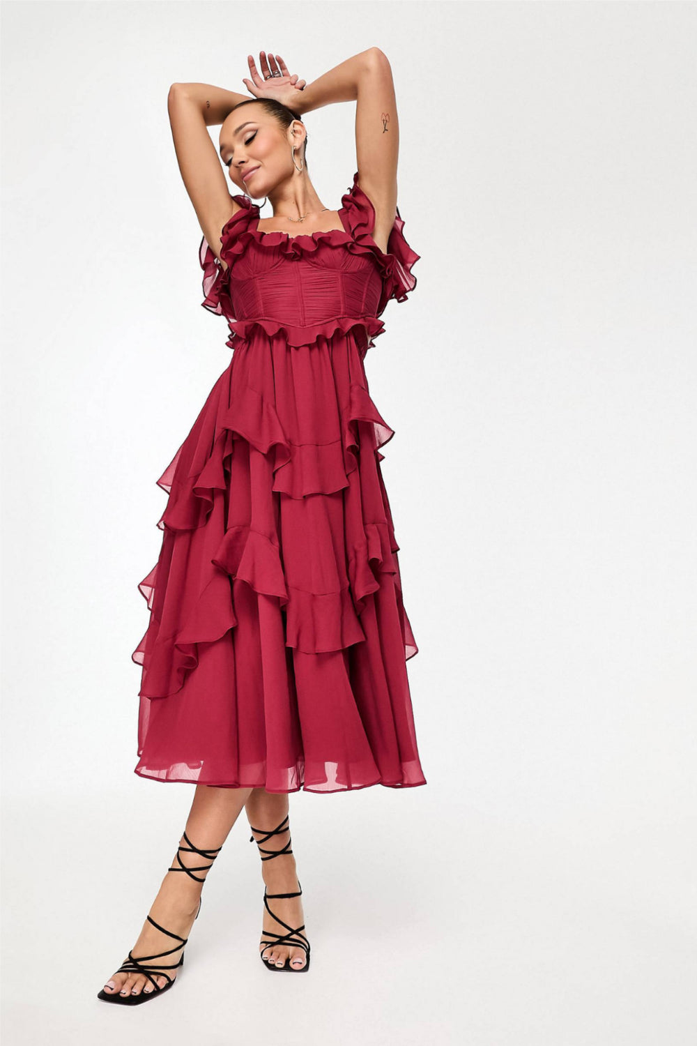 Midiklänning med volangärm