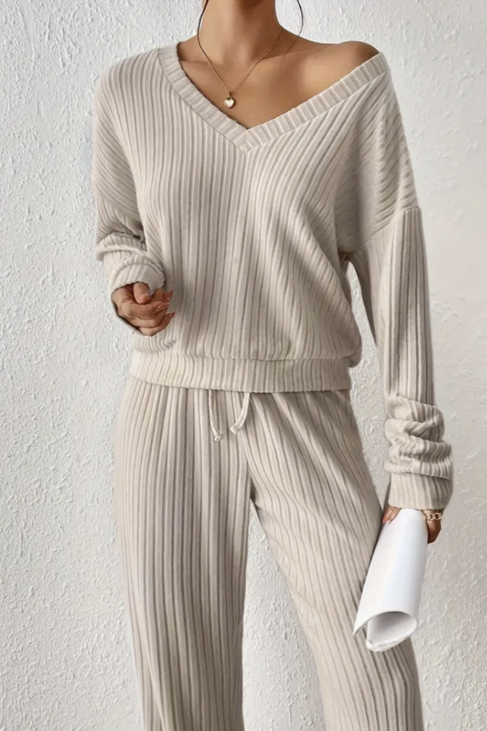 TALIREN STICKAT SET MED RIBBAD STRUKTUR