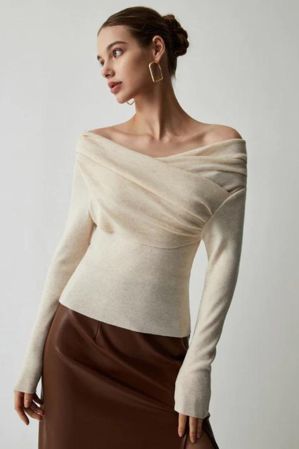 CALVENA STICKAD TRÖJA MED OFF-SHOULDER-LOOK