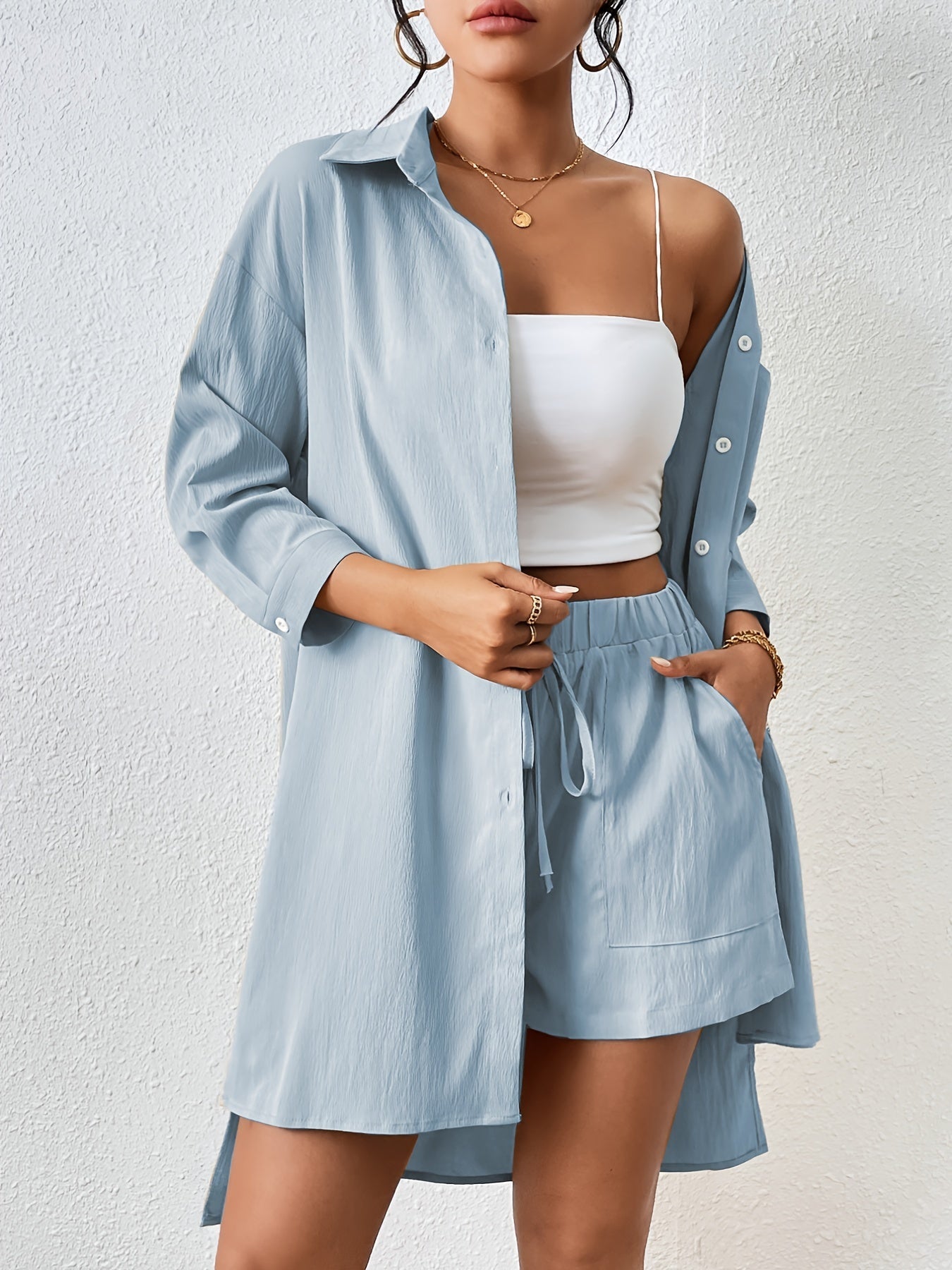 Knäppbar skjorta och shorts med resår i midjan