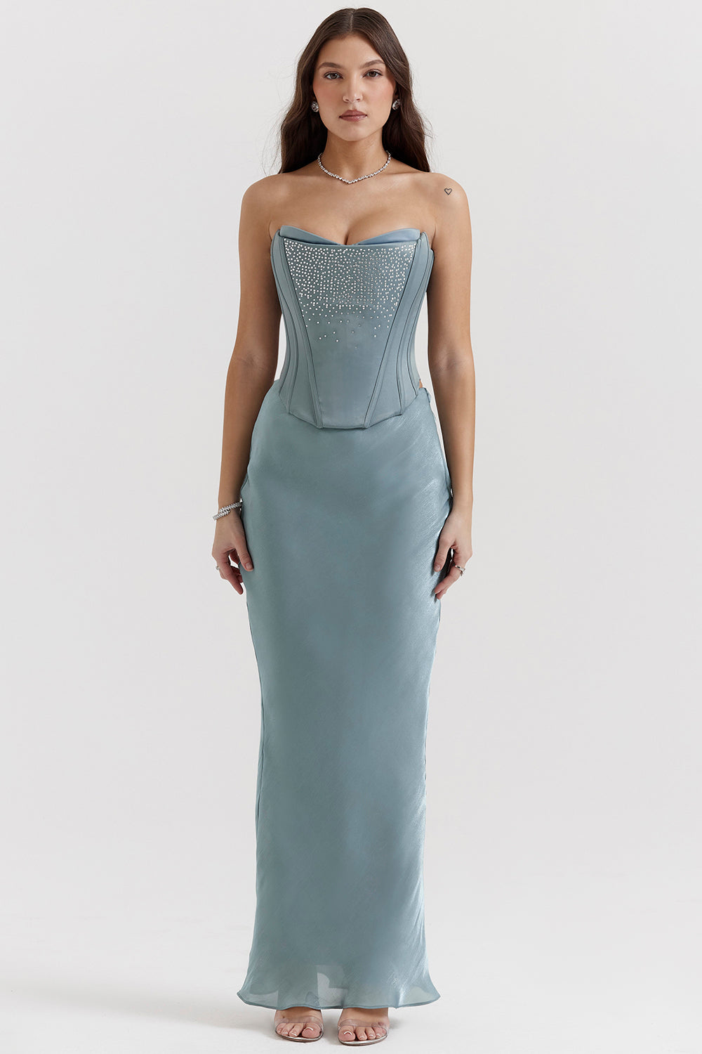 Djupblå dekorerad satinkorsett med kjol