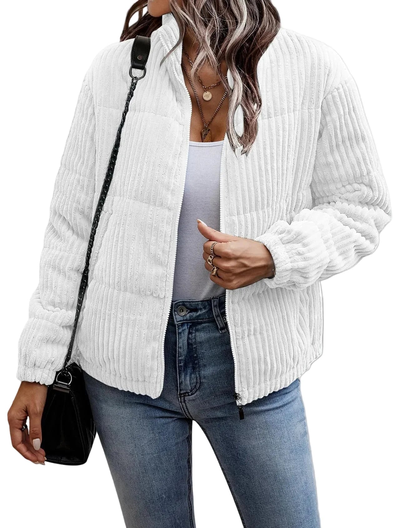 Ribbad vadderad jacka med ståkrage