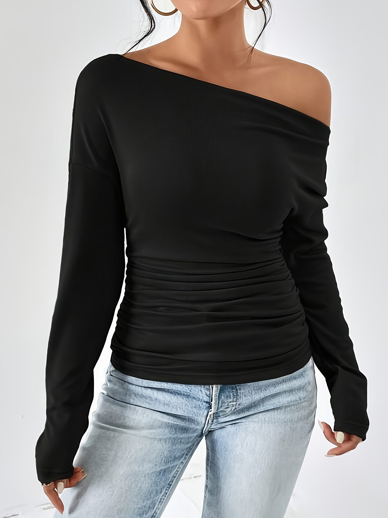 T-shirt med asymmetrisk halsringning