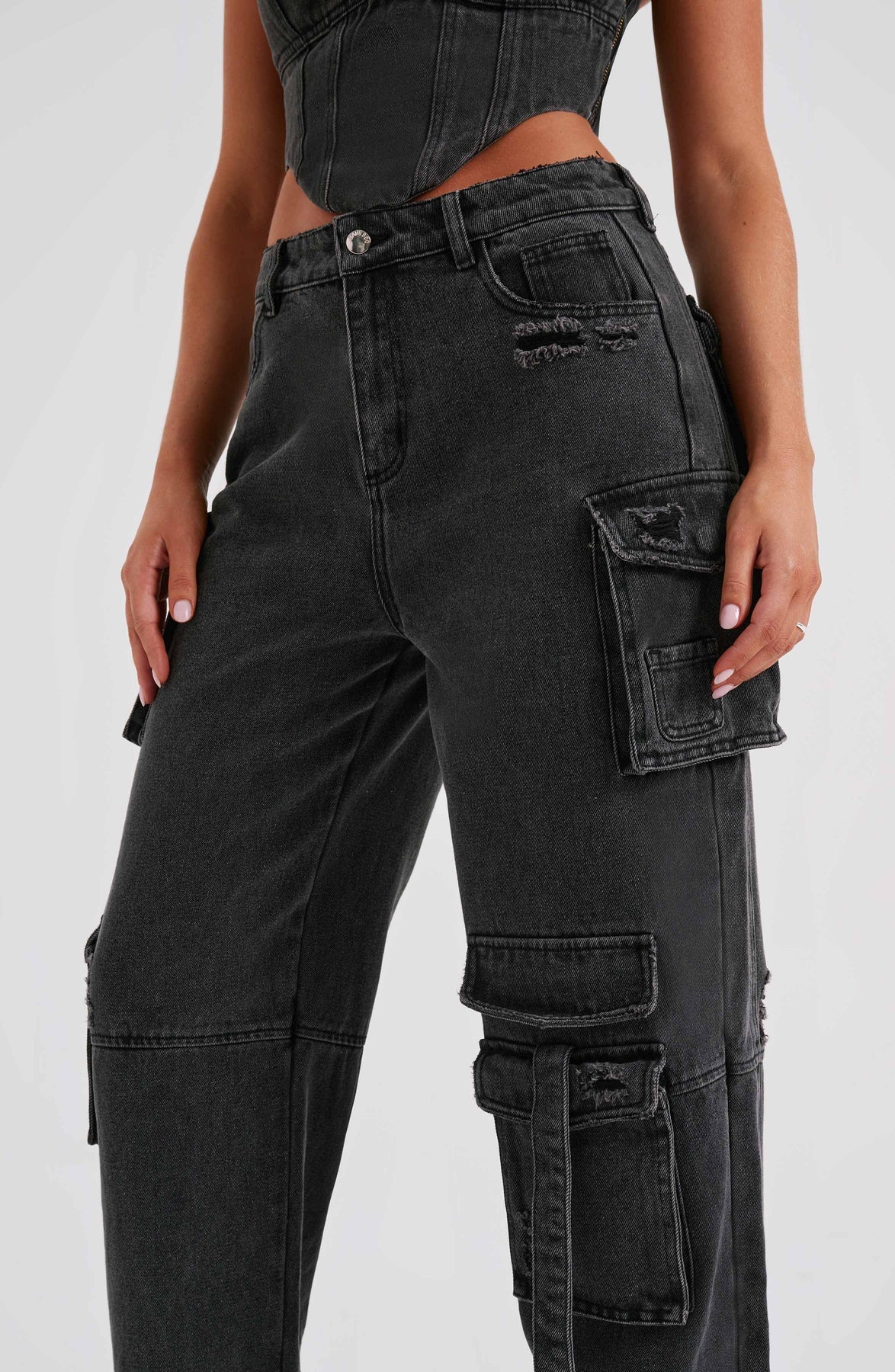 Denimkorsett och cargobyxor