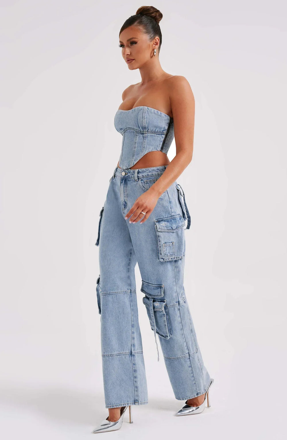 Denimkorsett och cargobyxor