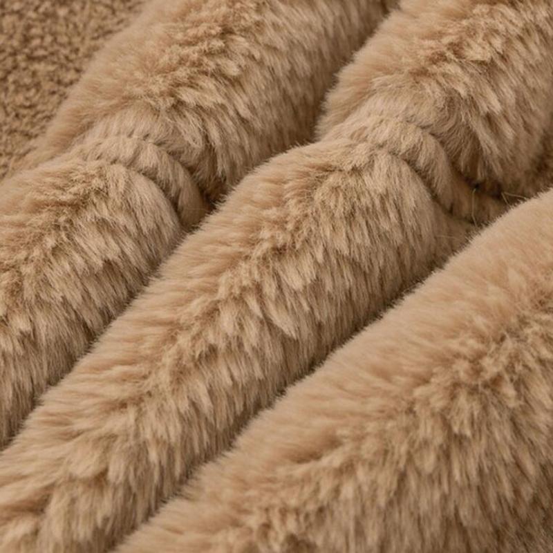 Lyxig kort pälsjacka med krage